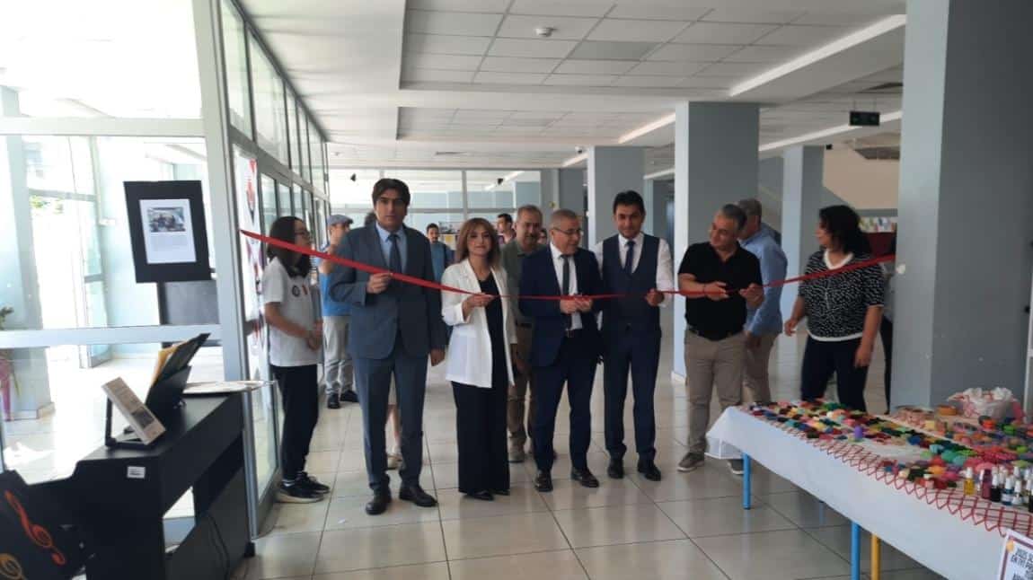 Gaziemir Bilim ve Sanat Merkezi Tubitak 4006 Bilim Fuarı